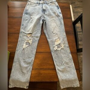Women’s Hollister ultra high rise mom jeans
